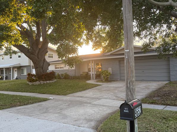 9652 Commodore Dr