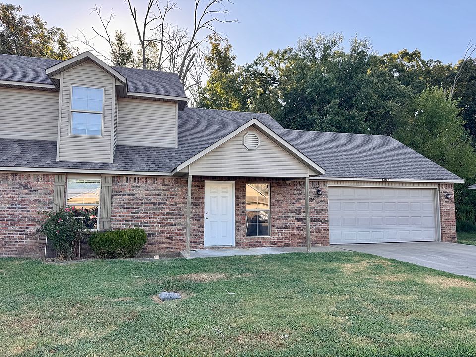 1st image of 1206 Hanson Cir #1206
