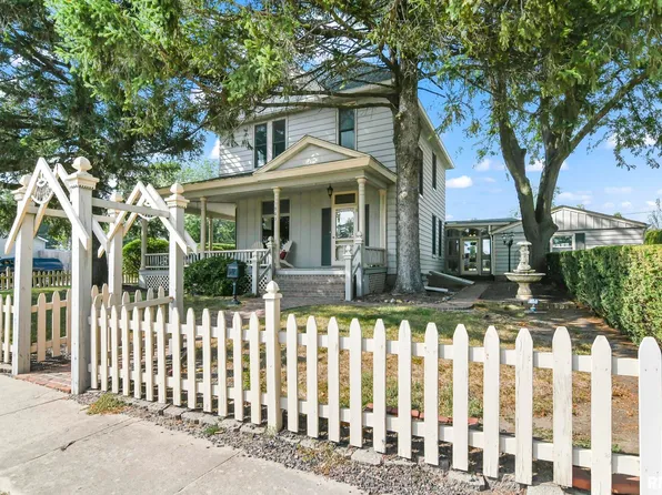 903 E Park St, Taylorville, IL 62568