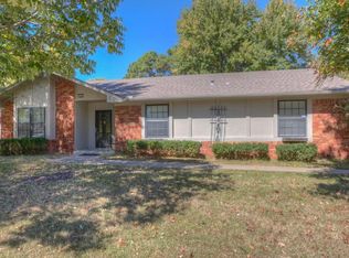 404 S Dogwood Ave, Broken Arrow, OK 74012