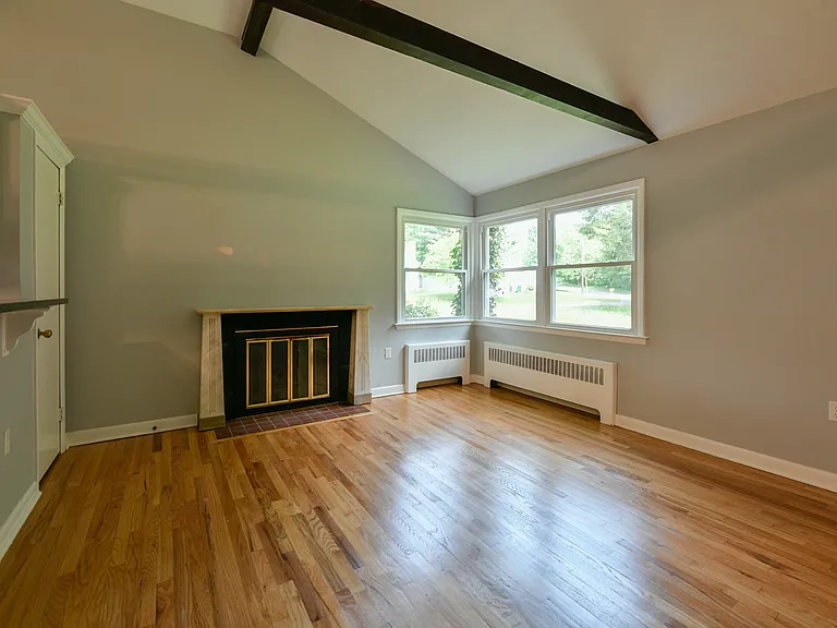 95 Riverside Dr — Photo 7