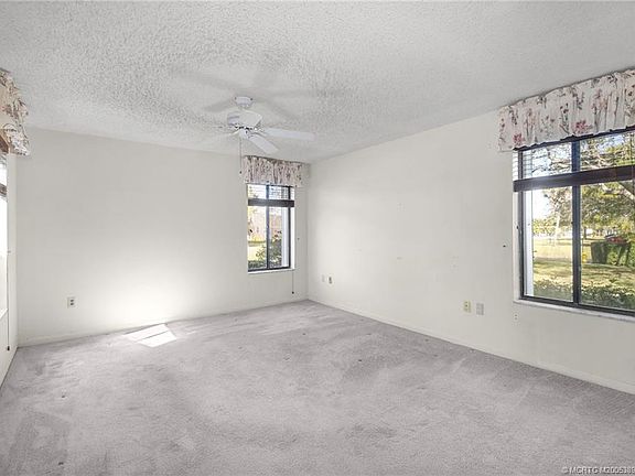 4th image of 5303 SE Miles Grant Rd APT L101