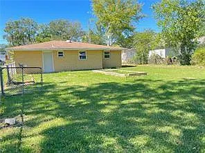 3 bed, 2.0 bath, 1691 sqft, $1,400 — Photo 2