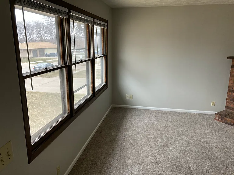 5524-5526 S 42nd Street Ct — Photo 4