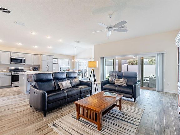 2nd image of 580 Gough Pl