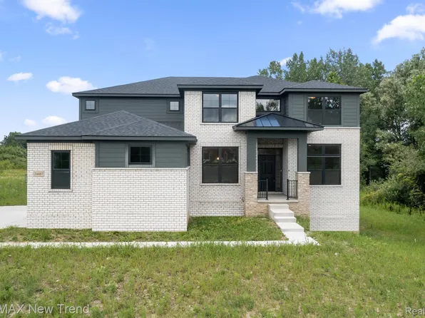 24487 Sheringham Dr, South Lyon, MI 48178