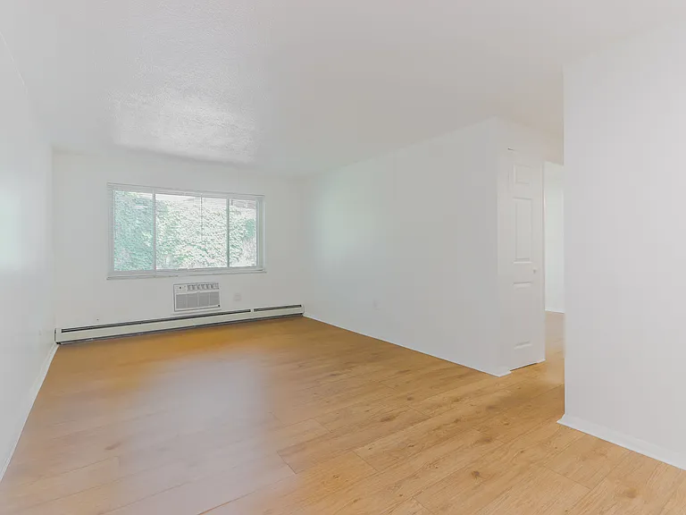 1342 W 114th St #11 — Photo 10