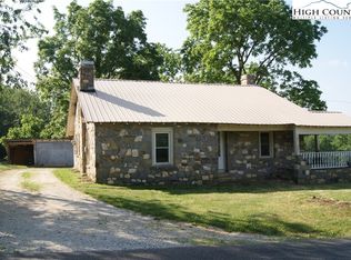 128 Maple St, Sparta, NC 28675