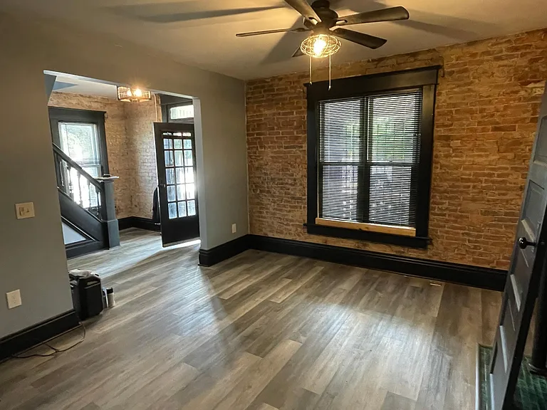 272 S Green St — Photo 4