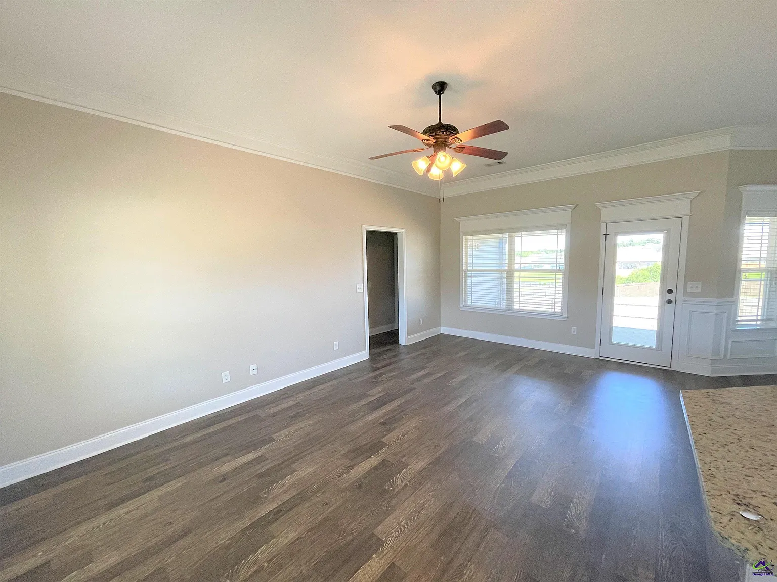 3 bed, 2.0 bath, 1500 sqft, $1,850 — Photo 4