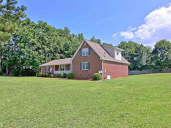 2nd image of 110 Redwood Cir