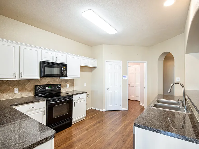 14536 Crystal Lake Dr — Photo 3