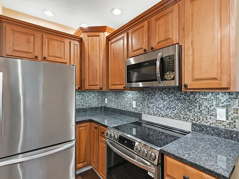 3220 Mary St — Photo 15