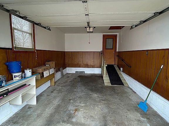 5th image of 104 N Westview Dr