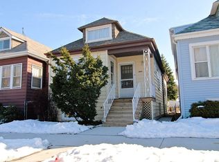 2841 W Roscoe St, Chicago, IL 60618