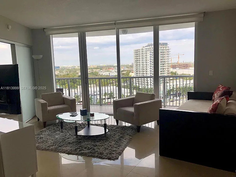 1750 N Bayshore Dr #15F — Photo 1