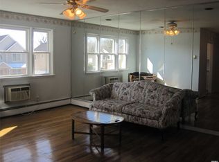 4040 Jerusalem Ave APT 2C, Seaford, NY 11783