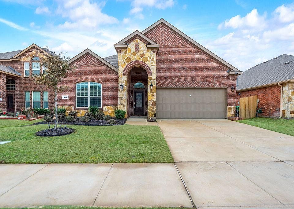 1st image of 932 Lake Cypress Ln