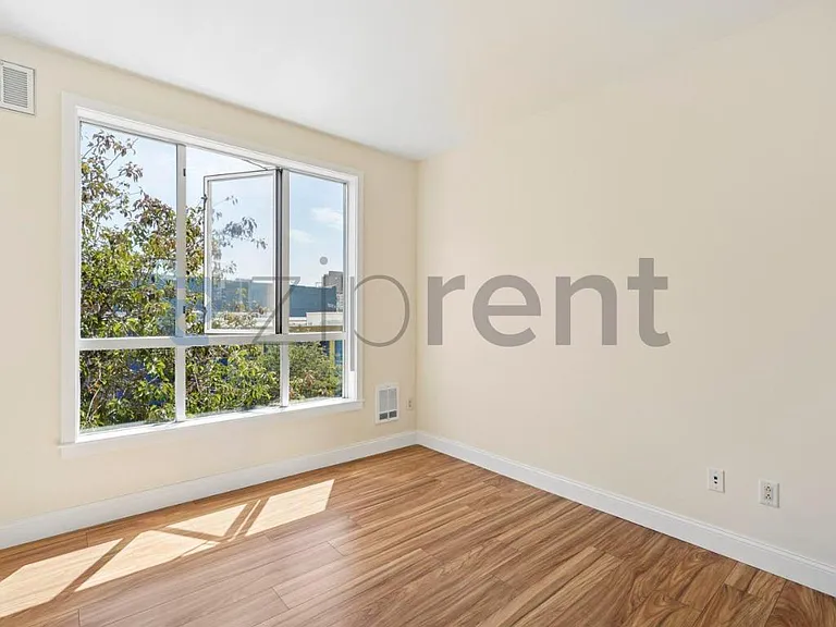 585 9th St #313 — Photo 18