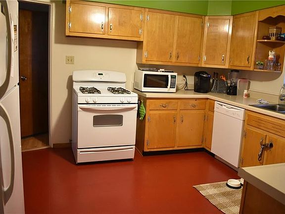 5th image of 276 Saint Clair St