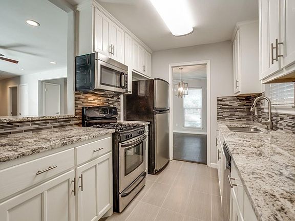 2nd image of 515 Lawnmeadow Dr