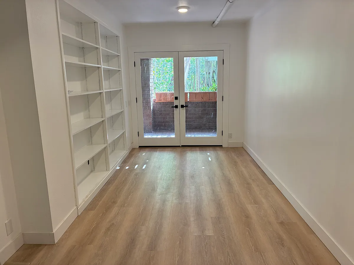 Building Photo - Ridgewood Cir
