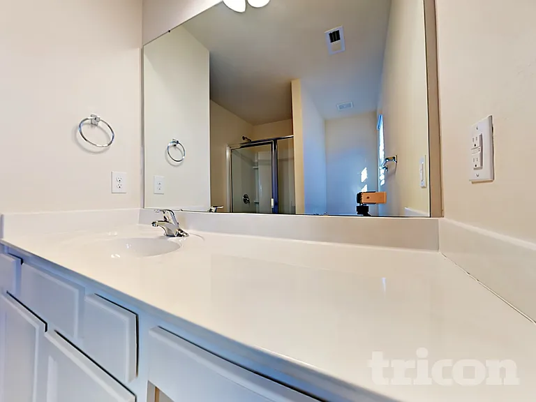 1357 Waylon Ave — Photo 15