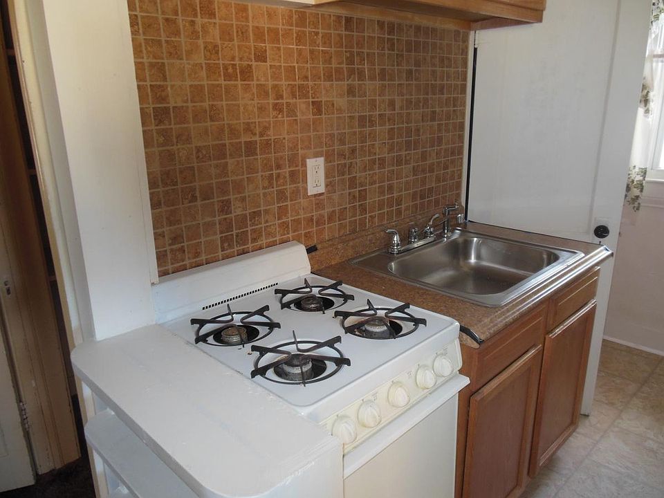 2nd image of 915 Eureka St APT 11