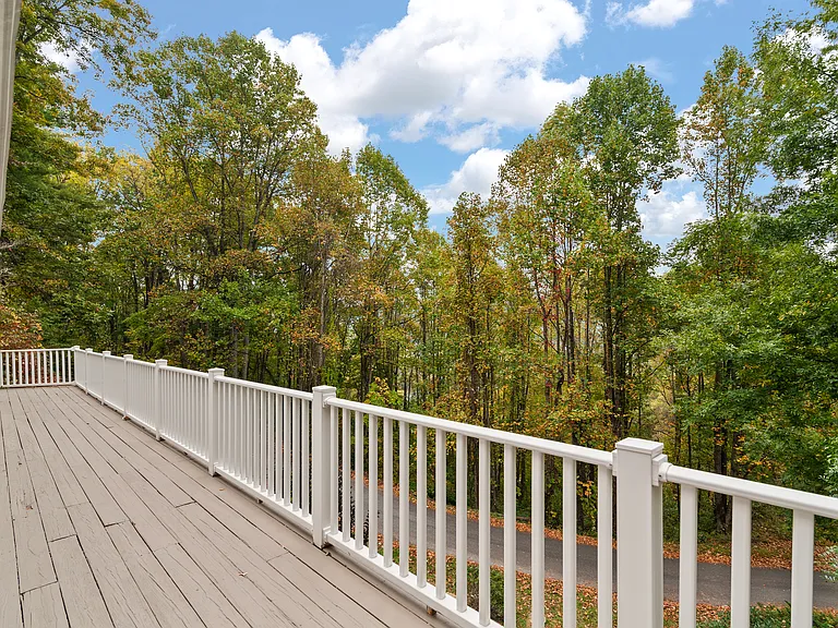 135 Layfield Dr — Photo 11