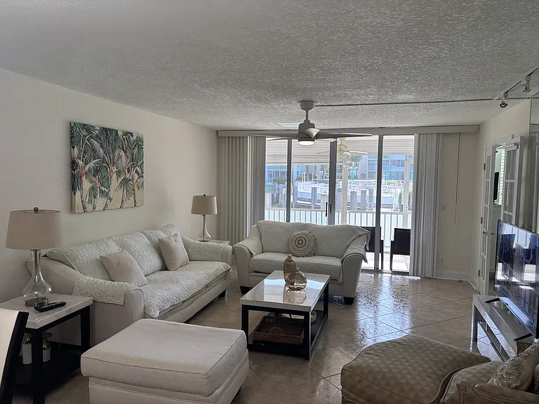910 Dogwood Dr #142 — Photo 1