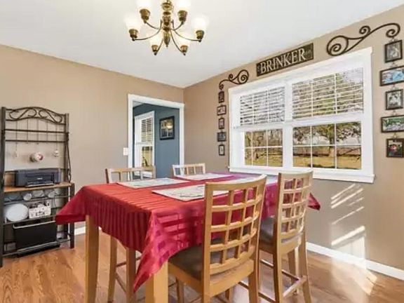 Dining Room also fits LARGE farm house table!