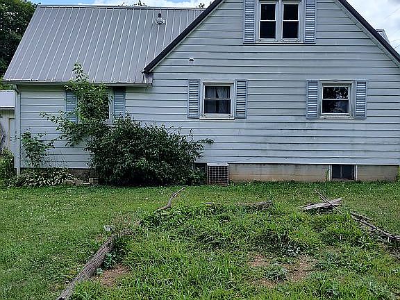 3rd image of 20 Klahr St