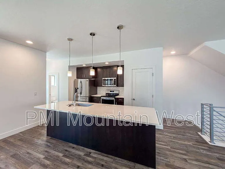 506 W 2200 N — Photo 9
