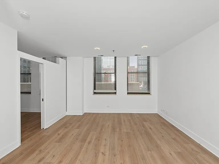 680 S Federal St #506 — Photo 2