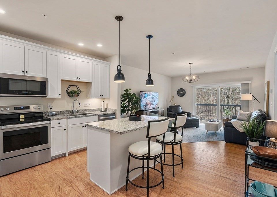 1st image of 1210 Pennington Dr #1210