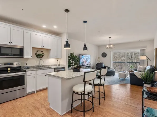 1210 Pennington Dr #1210, Walpole, MA 02081