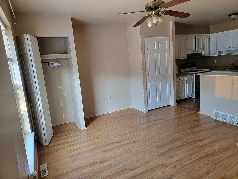402 Whitpain Hls — Photo 3