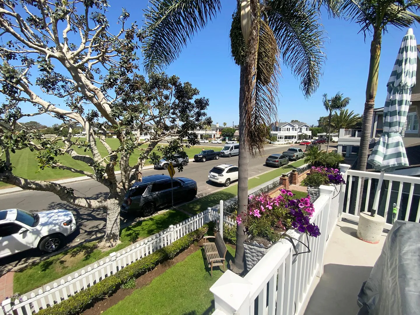 221 Ocean Drive — Photo 3