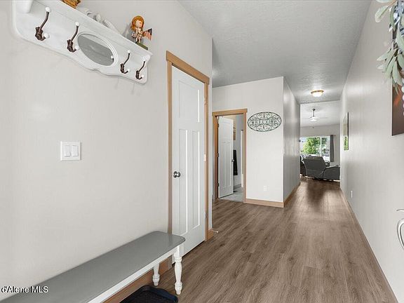 5th image of 658 W Ashworth Ln