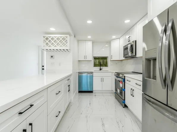 9220 S Hollybrook Lake Drive #107, Pembroke Pines, FL 33025