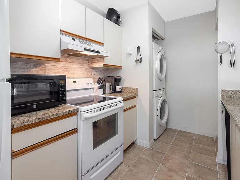 6537 SE Federal Hwy #101 — Photo 9