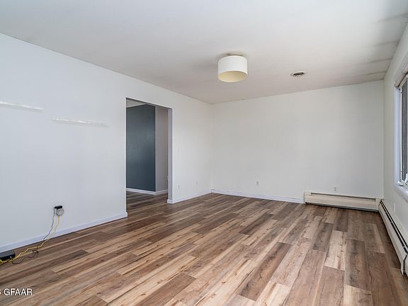 3rd image of 708 28th Ave S