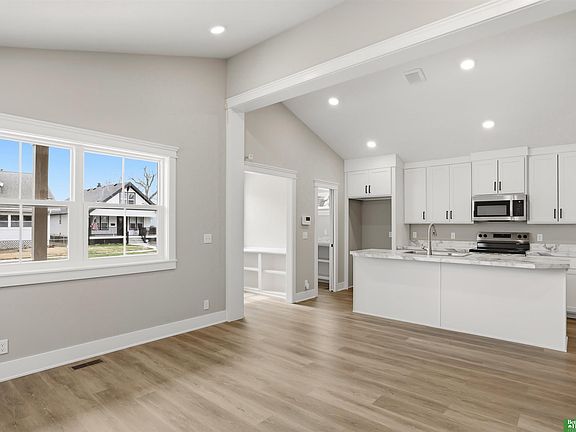 5th image of 2452 Camden Ave