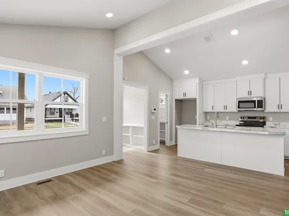 2452 Camden Ave, Omaha, NE 68111