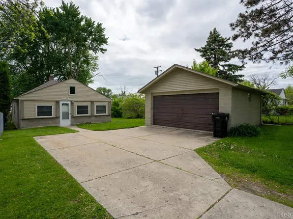 26640 Pattow St, Roseville, MI 48066