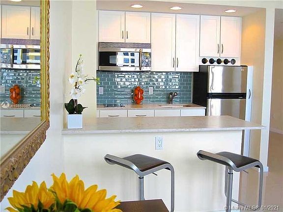 3rd image of 1250 West Ave APT 14O