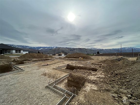 5th image of 2559 Parkette Street SE