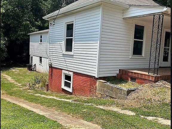 2nd image of 2154 Spencer St