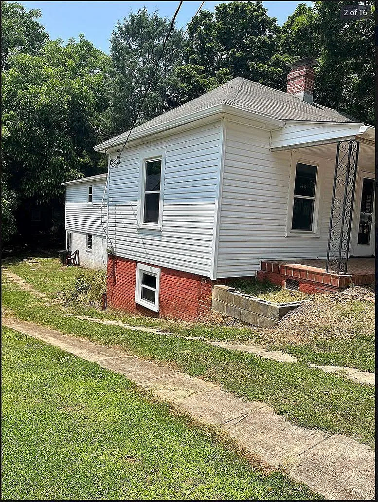 Building Photo - 2154 Spencer St