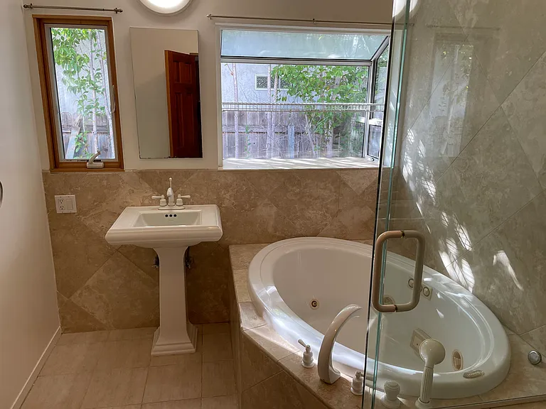 1646 Maple Ave — Photo 19